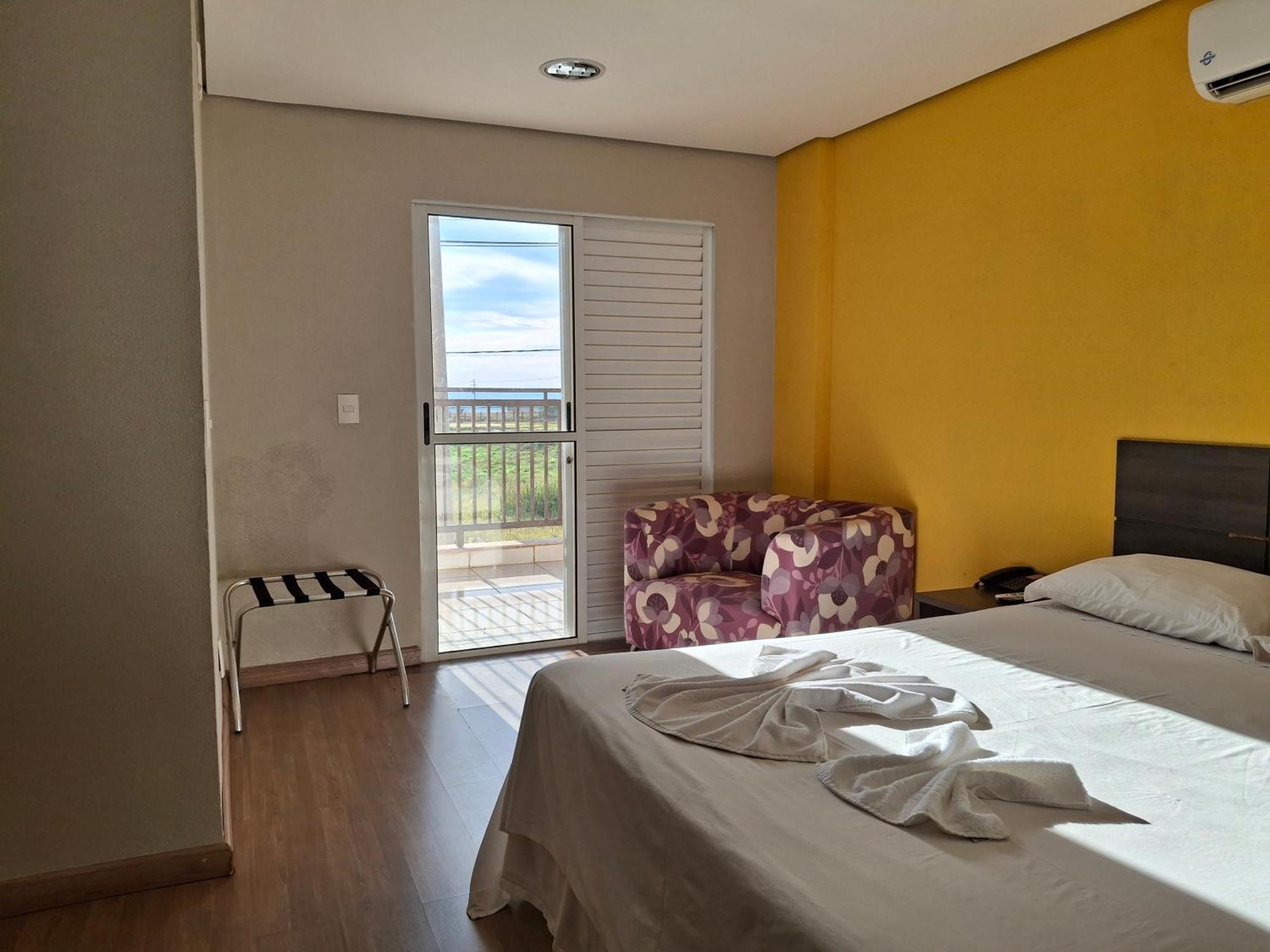 Onix Inn Hotel Cravinhos Eksteriør bilde