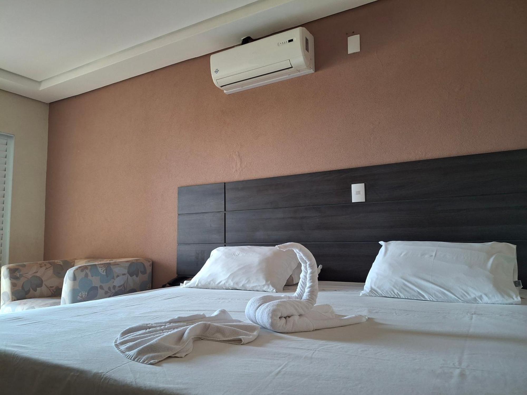 Onix Inn Hotel Cravinhos Eksteriør bilde