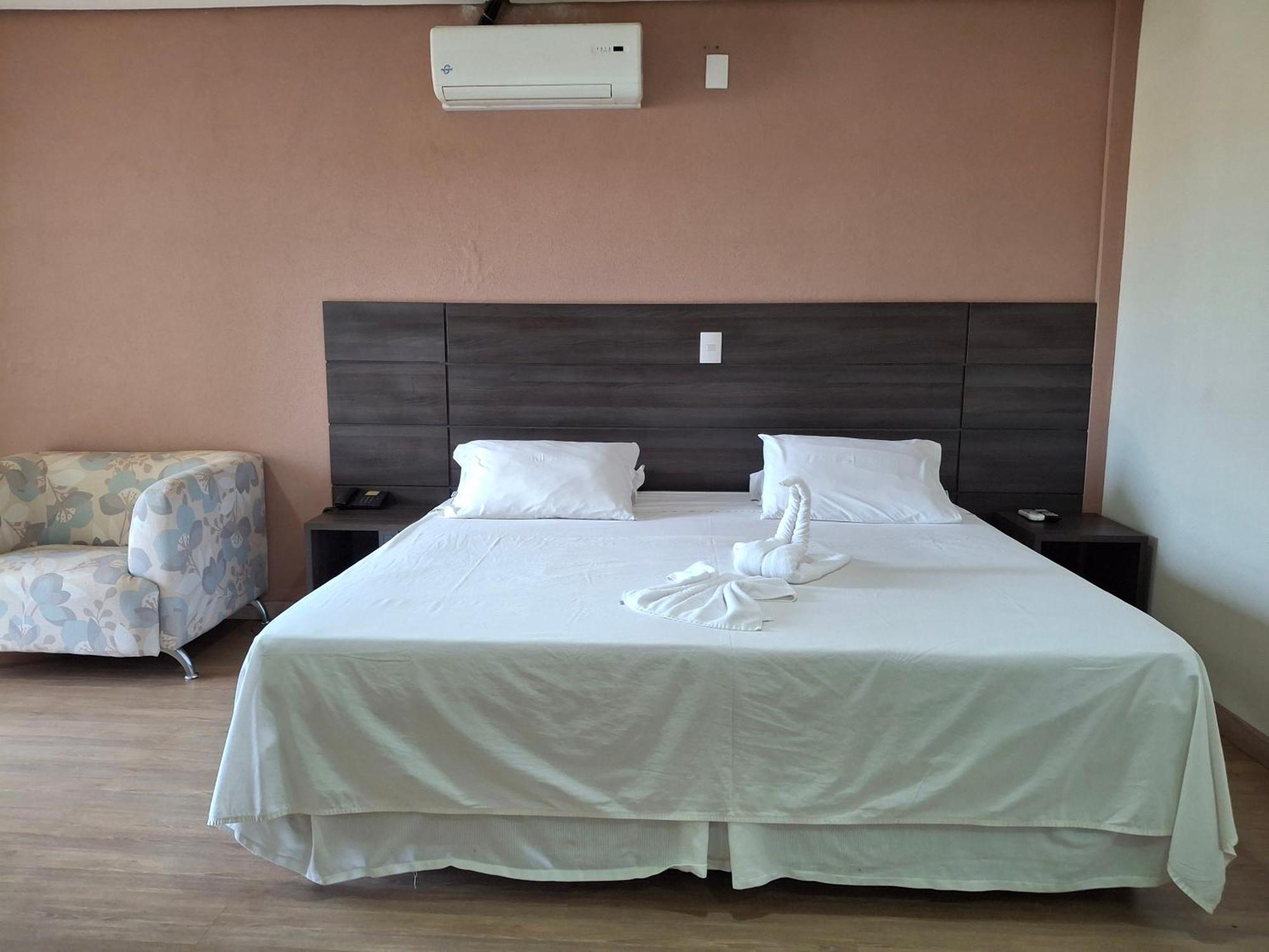 Onix Inn Hotel Cravinhos Eksteriør bilde