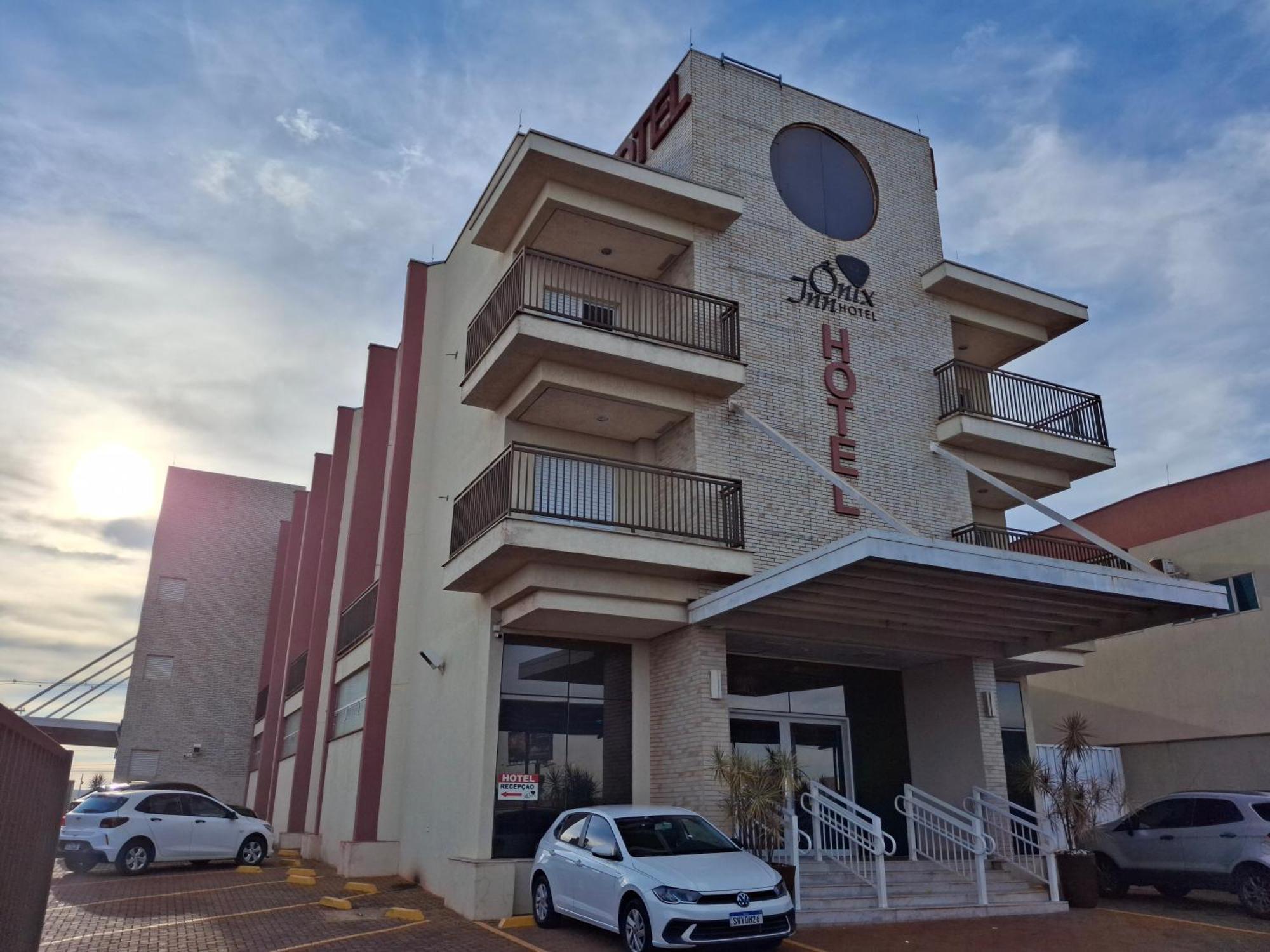 Onix Inn Hotel Cravinhos Eksteriør bilde